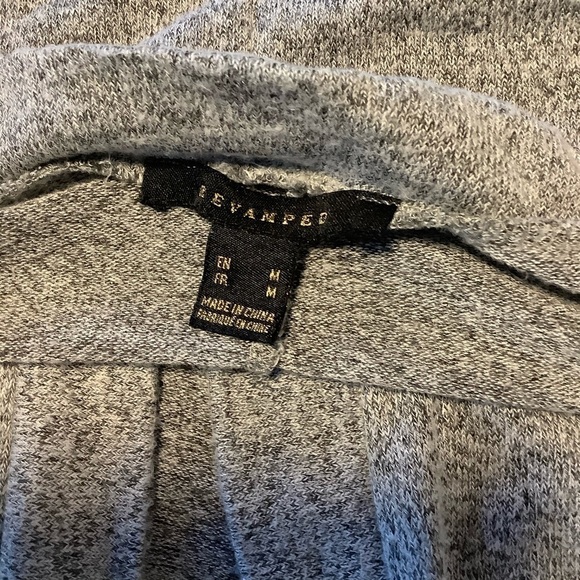 REVAMPED Cardigan with front pockets. Size M - Picture 5 of 5